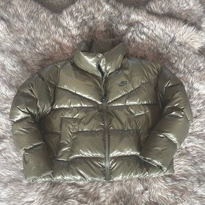 SOLD 🫒Nike Therma-Fit City Series cropped puffer jacket, women’s size S, NWOT🫒